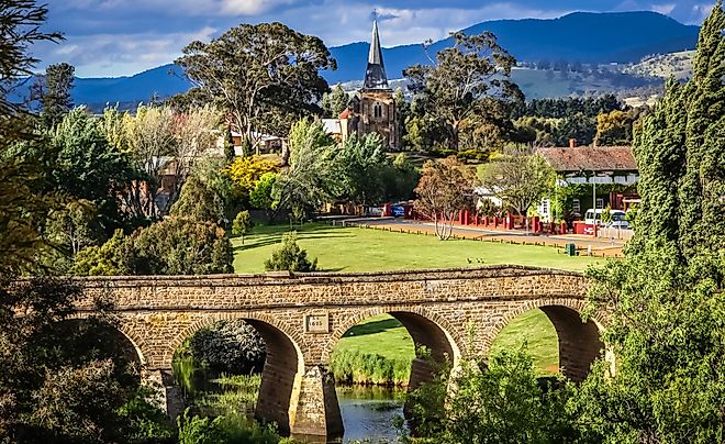 The historical bridge and townscape of Richmond, Tasmania.