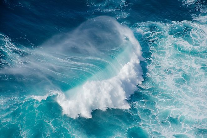 Huge crashing waves in the ocean