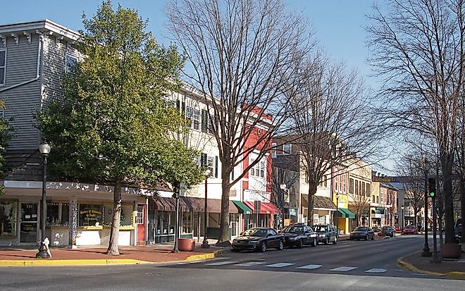 West Loockerman Street in downtown Dover, Delaware. By Tim Kiser, CC BY-SA 2.5, Wikimedia Commons