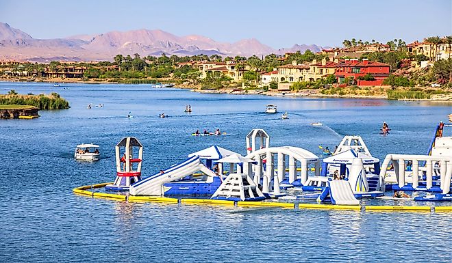 People enjoying water sports in Lake Las Vegas. Editorial credit: Kit Leong / Shutterstock.com