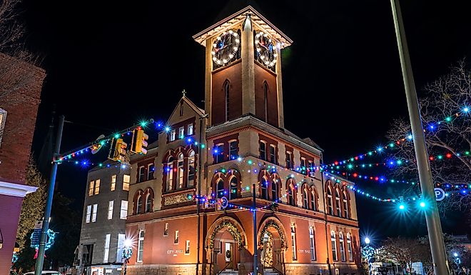 The New Bern City Hall Building Illuminated at Night With Christmas Lights and Decorations. Editorial credit: Kyle J Little / Shutterstock.com