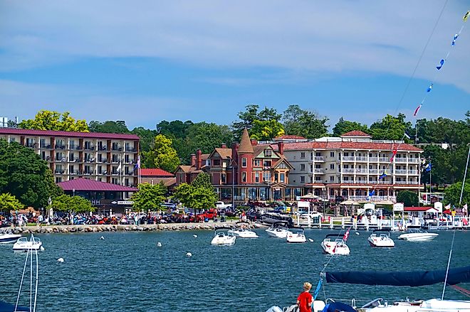 Waterfront hotels in Lake Geneva, Wisconsin. Image credit: lito_lakwatsero / Shutterstock.com.