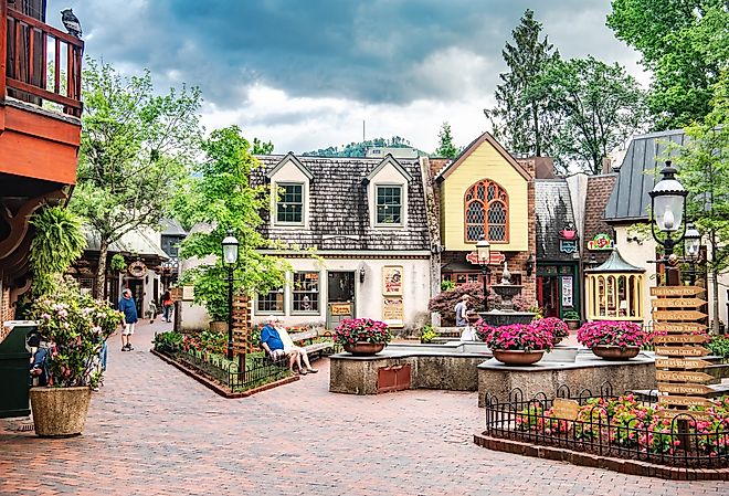 The bustling tourist city of Gatlinburg, Tennessee. Image credit Kosoff via Shutterstock