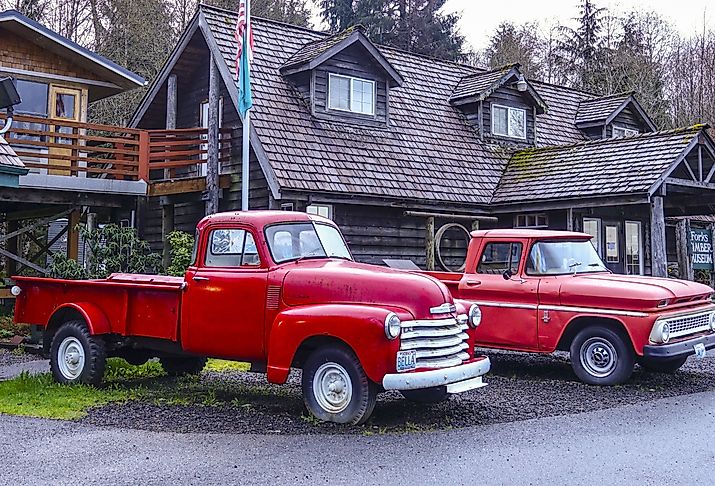 Forks Visitor Information Center with Bella's car from the famous Twilight films. Image credit 4kclips via Shutterstock.