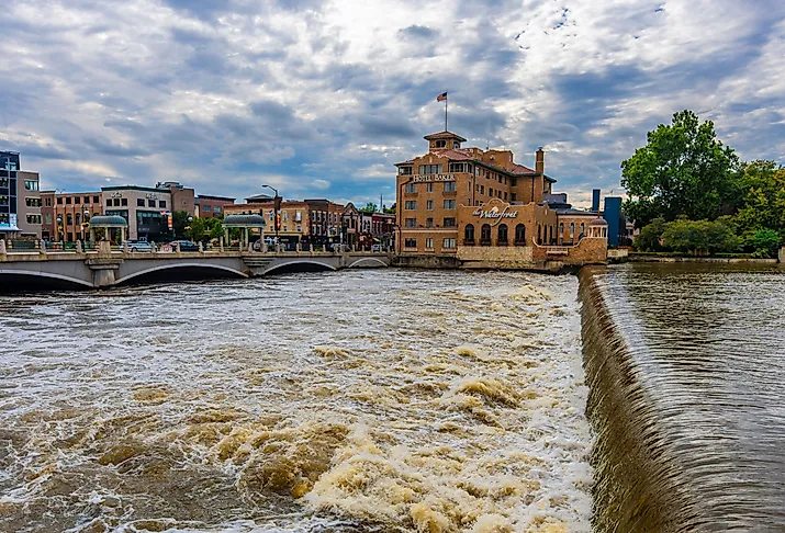 Downtown St.Charles, Illinois, via Nejdet Duzen on Shutterstock.