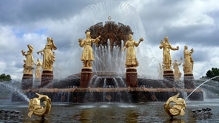 Fountain Friendship of the Peoples of the USSR in Moscow, symbolizing the unity of the Soviet Republics. Image by SERGEI-T via Shutterstock.com