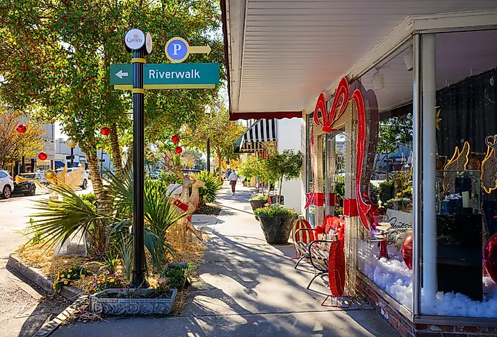 Street in Conway, South Carolina, near Myrtle Beach. Editorial credit: Kirk Fisher / Shutterstock.com