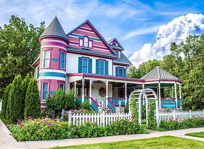 The Rosberg House Bed & Breakfast in Lindsborg, Kansas. Image credit Lindsborg CVB - Own work, CC BY-SA 4.0, Wikimedia Commons.