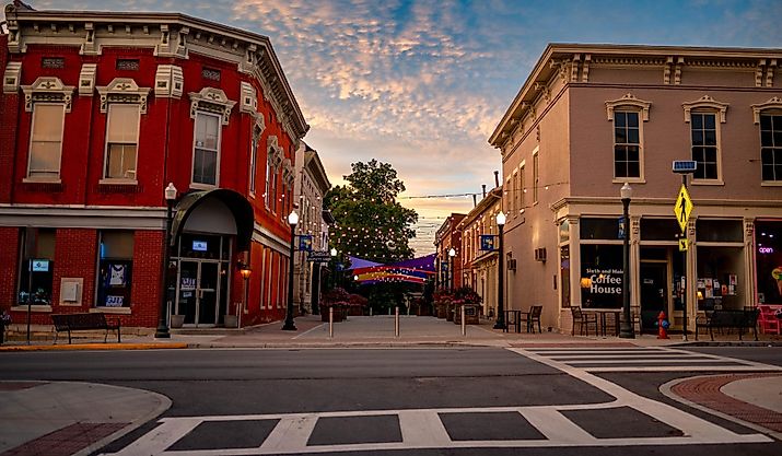 Redesigned Sixth Street in the heart of the Historic District, Shelbyville, Kentucky, USA. Editorial credit: Blue Meta / Shutterstock.com