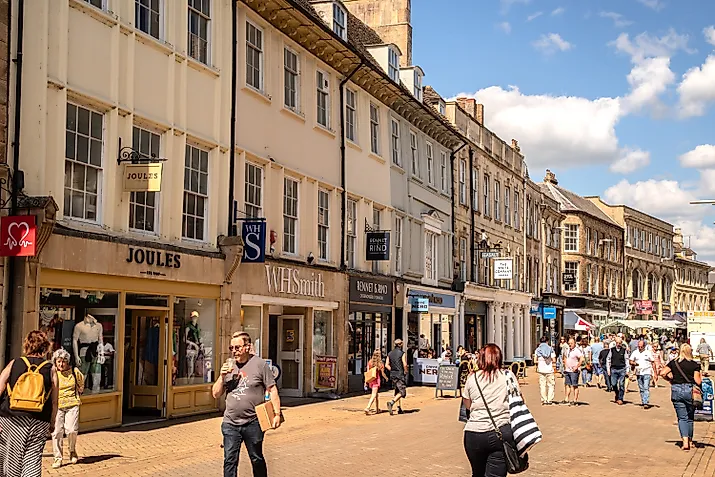 A view back along the High Street in Stamford, Lincolnshire, England. Editorial credit: Stephen Richard McAdam / Shutterstock.com