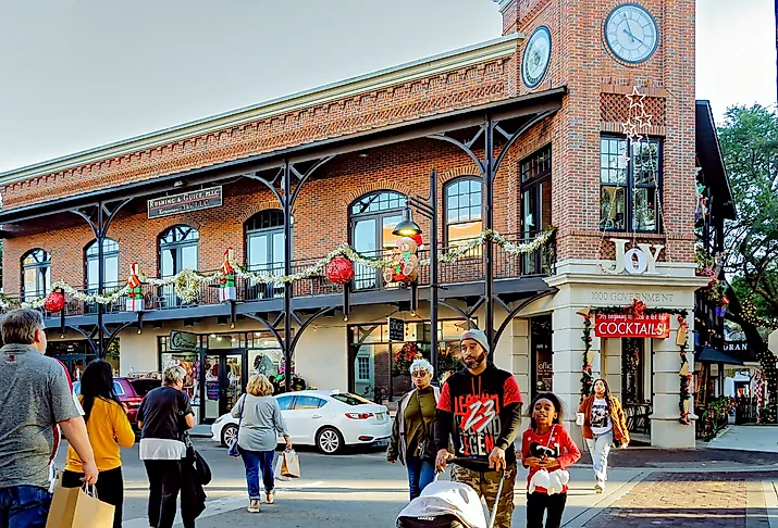 Downtown street in Ocean Springs, Mississippi. Image credit Carmen K. Sisson via Shutterstock
