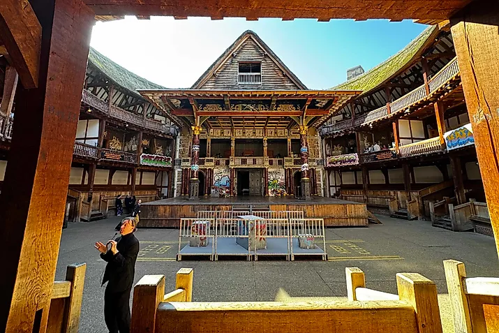 Guided tour of Shakespeares Globe. Image credit Bryan Dearsley.