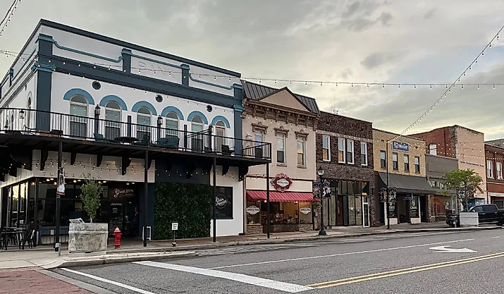 Scenes from downtown Tuscumbia, Alabama. Image Credits: Luisa P Oswalt via Shutterstock