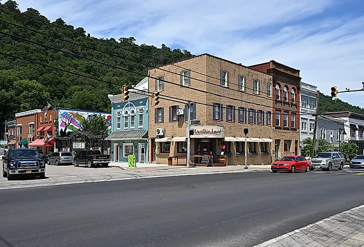 Town square in Berkeley Springs, West Virginia. Image credit G. Edward Johnson, CC BY 4.0 , via Wikimedia Commons