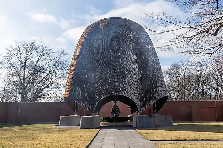 Roofless Church in New Harmony, Indiana. Shutterstock. 