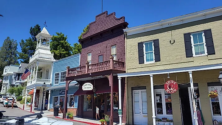 Downtown Nevada City, California (By Gb321 - Own work, CC BY 4.0, Wikimedia Commons.)