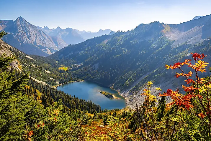 The breathtaking landscape of the North Cascades National Park, Washington.