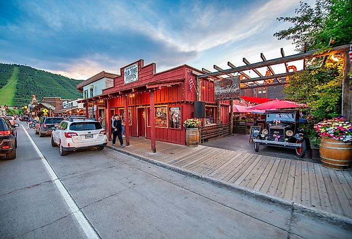 Downtown street in Jackson, Wyoming. Image credit GagliardiPhotography via Shutterstock