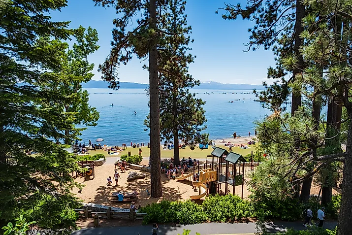 Tahoe City, California: People enjoying the summer weather at Commons Beach on the shores of Lake Tahoe.