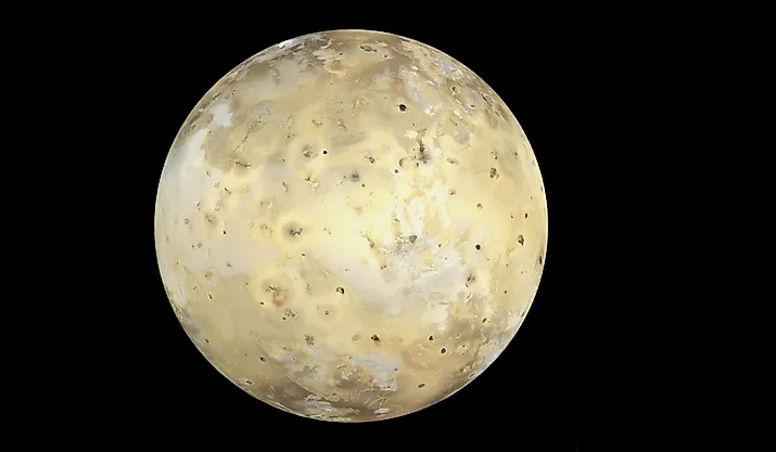 Approximately natural color image of Io from the Galileo spacecraft, taken in 1999. By NASA - https://photojournal.jpl.nasa.gov/catalog/PIA02308, Public Domain. https://commons.wikimedia.org/wiki/File:Io_highest_resolution_natural_color.png?uselang=en#Lic