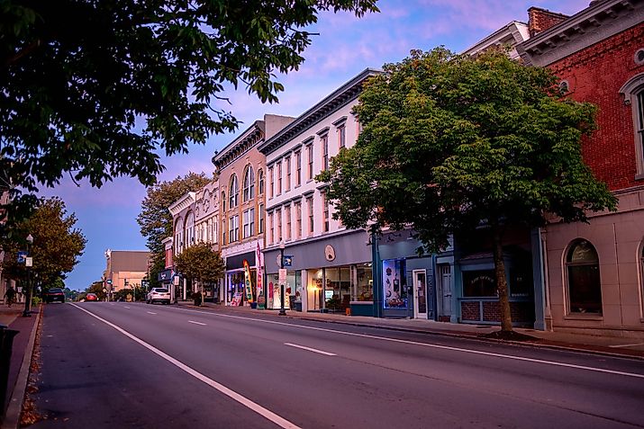 View of the downtown area in Shelbyville, Kentucky. Editorial credit: Blue Meta / Shutterstock.com