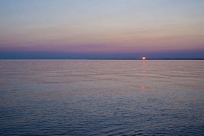 Which Canadian Province Borders Lake Erie?