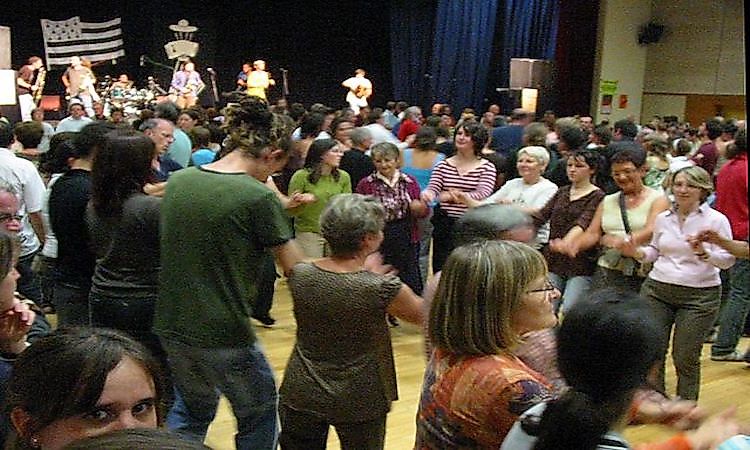 #8 Fest-Noz, festive gathering -