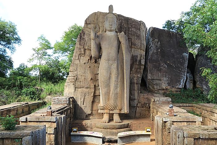 #5 The Avukana Statue