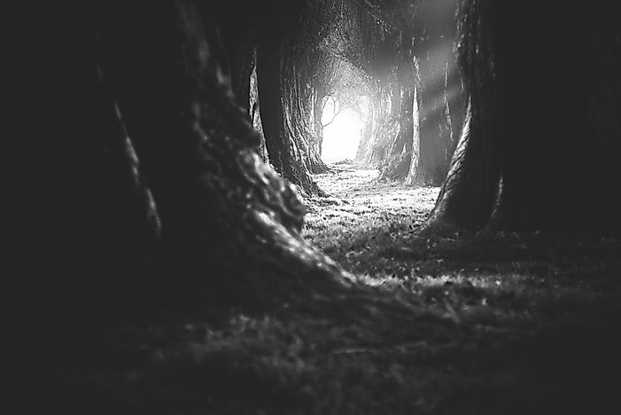 10 Chilling Ghost Stories From Around the World