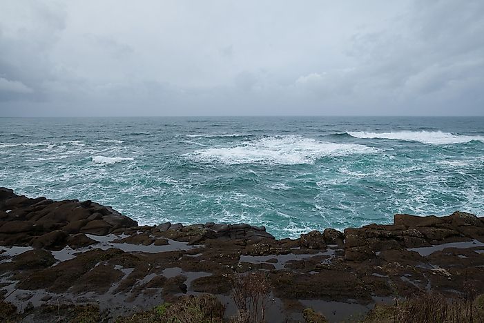 Which Oceans Are Spread In All The Four Hemispheres?