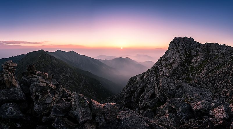 Where Is The Qin Mountains Located?