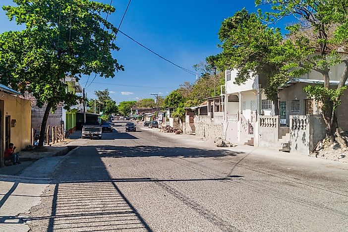 Which Countries Border El Salvador?