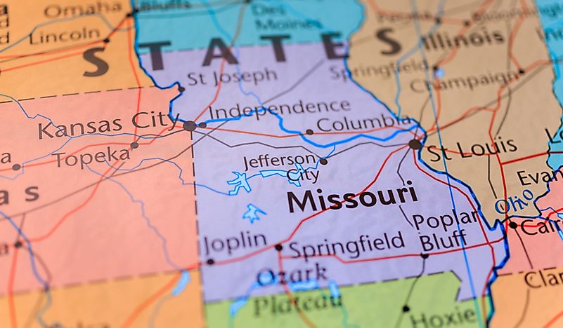 Which States Border Missouri?