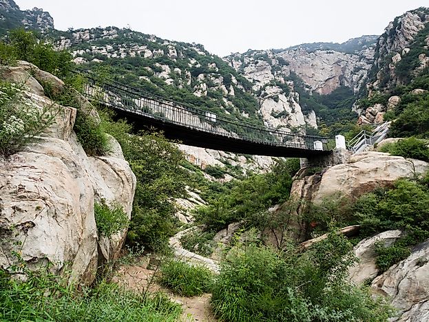 A bridge at Sōng Shān. A bridge at Sōng Shān.
