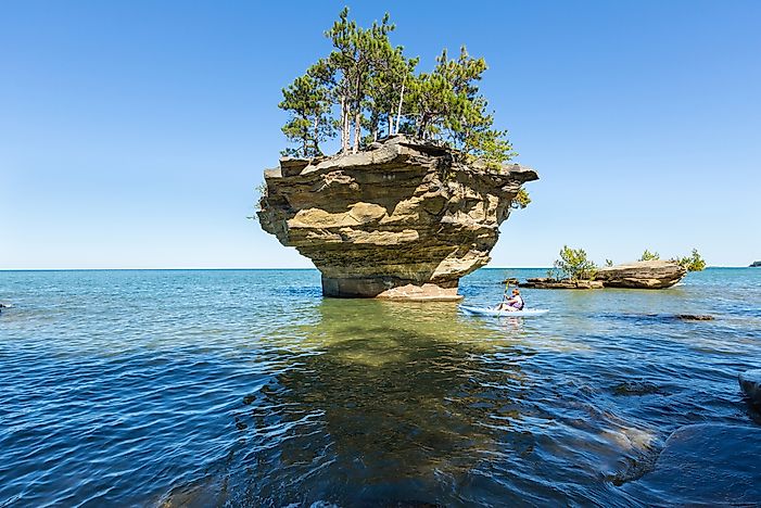 Which States Border Lake Huron?