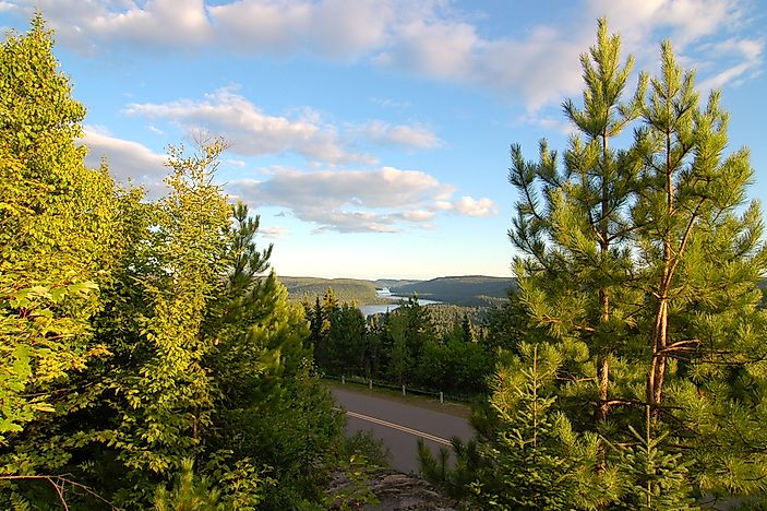 Where are the Saint Lawrence Lowlands?