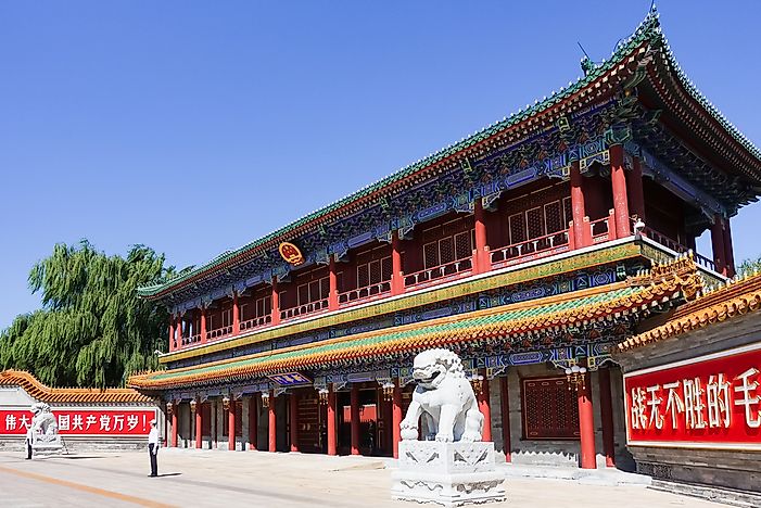 Where Does The Premier Of China Live?