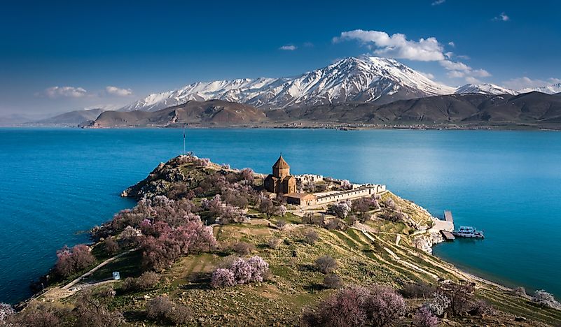 The Largest Natural Lakes In Turkey
