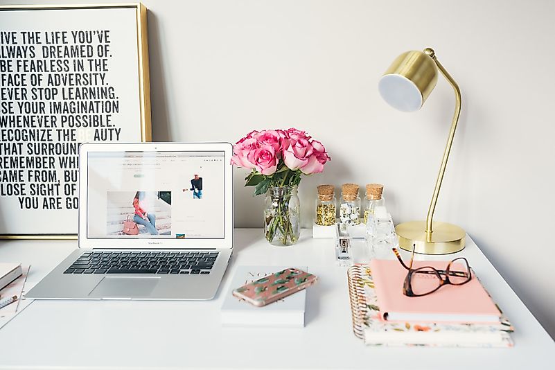 Personalize seu espaço de trabalho com objetos que o inspiram. Crédito da imagem: Arnel Hasanovic no Unsplash.com