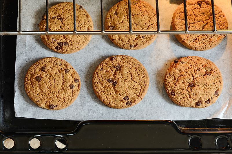#3 No cookies are baked on site. The smell comes from a cookie smell machine.