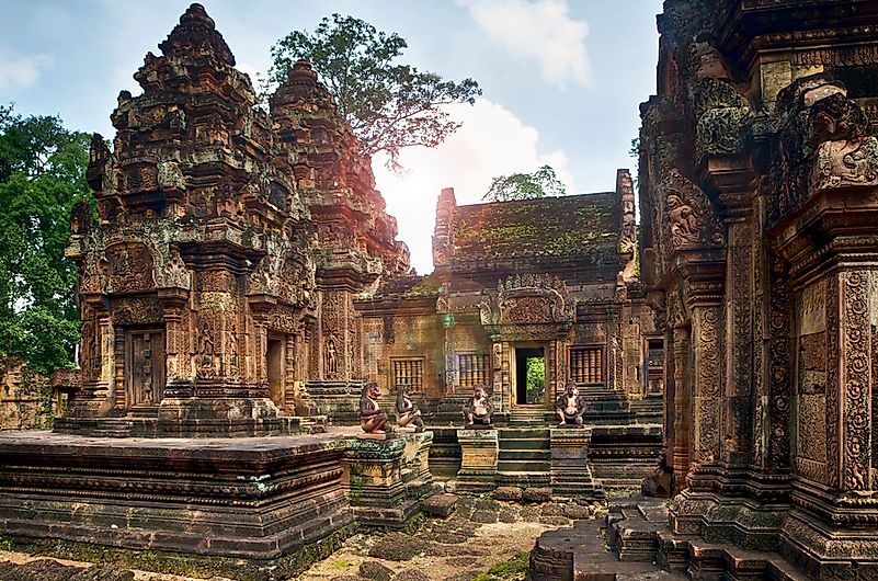 The beautiful carvings of Banteay Srei. The beautiful carvings of Banteay Srei.