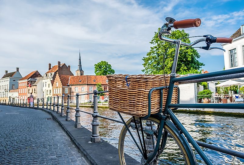 Bruges is a major city in the Flanders Region in Belgium. Bruges is a major city in the Flanders Region in Belgium.