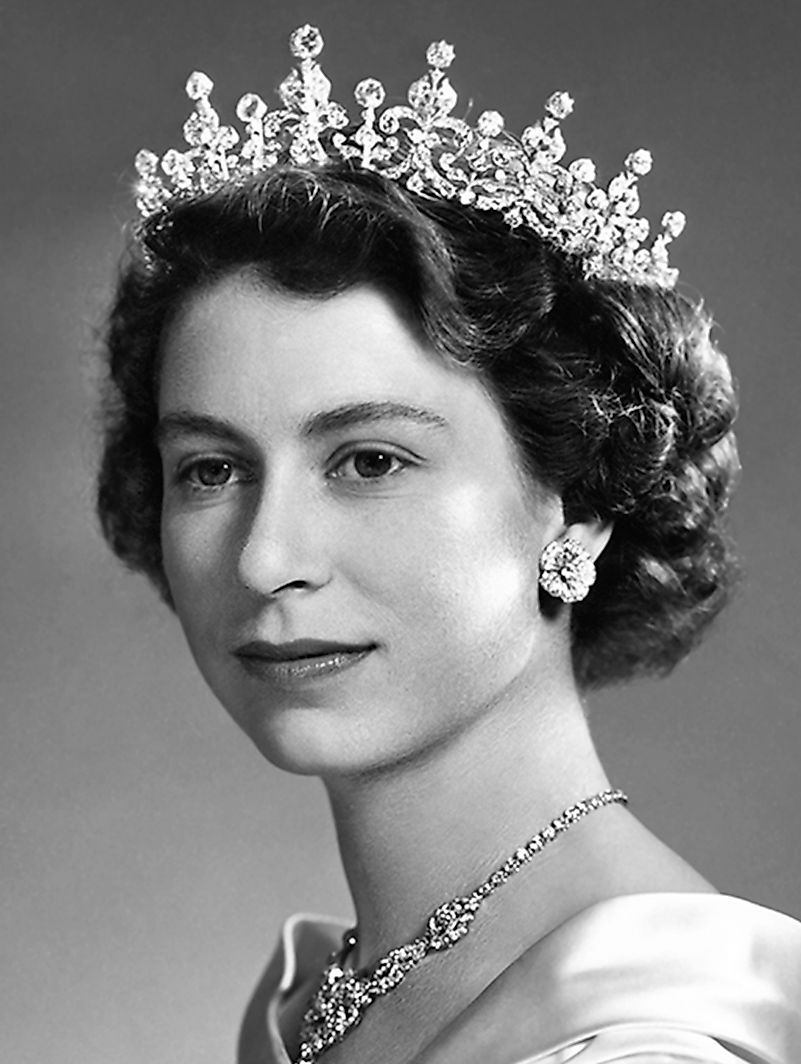 #3 Queen Elizabeth Has Sat In For Over 125 Portraits In Her Reign