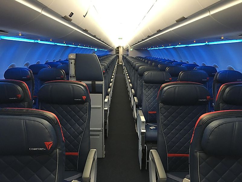 Delta allows passengers one free carry-on and one free checked bag. Image credit: wikimedia.org