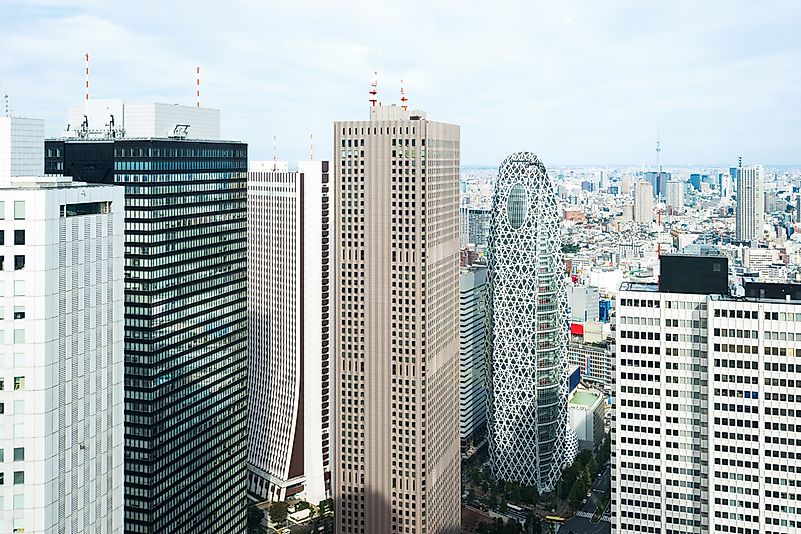 The Mode Gakuen Cocoon Tower is visible on the right side.