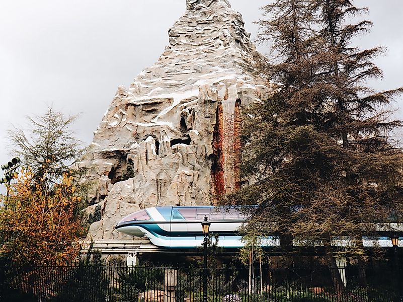 Even rides that are available at both parks differ slightly. Photo by Skylar Sahakian on Unsplash