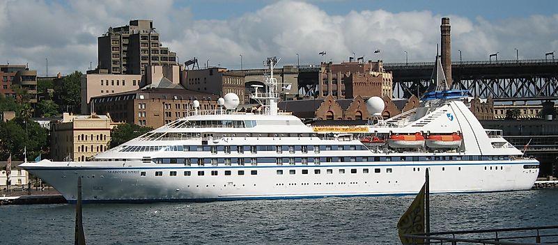 The Seabourn Spirits was attacked by pirates in 2005. Image credit: wikimedia.org.