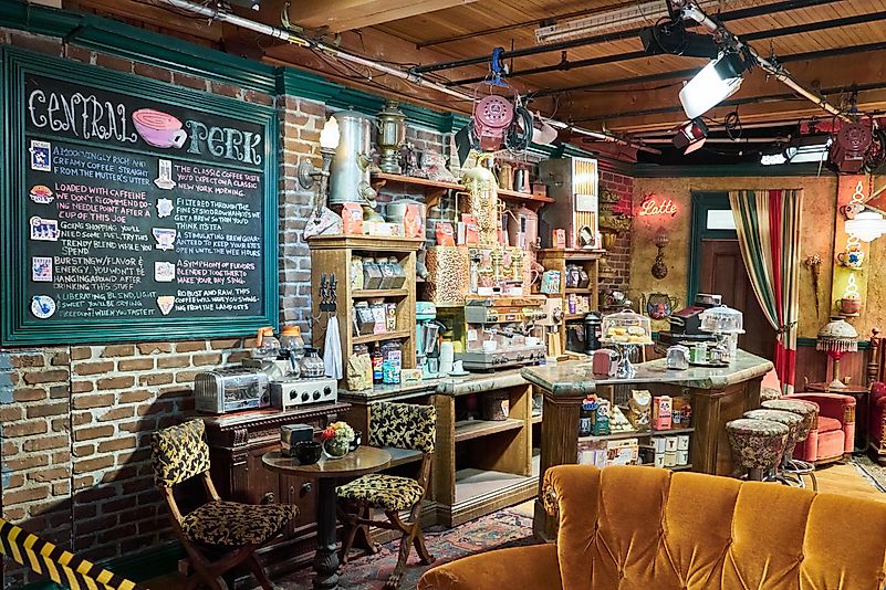 The Warner Bros. Studio Tour gives guests a chance to visit the set of Friends. Image credit: wikimedia.org