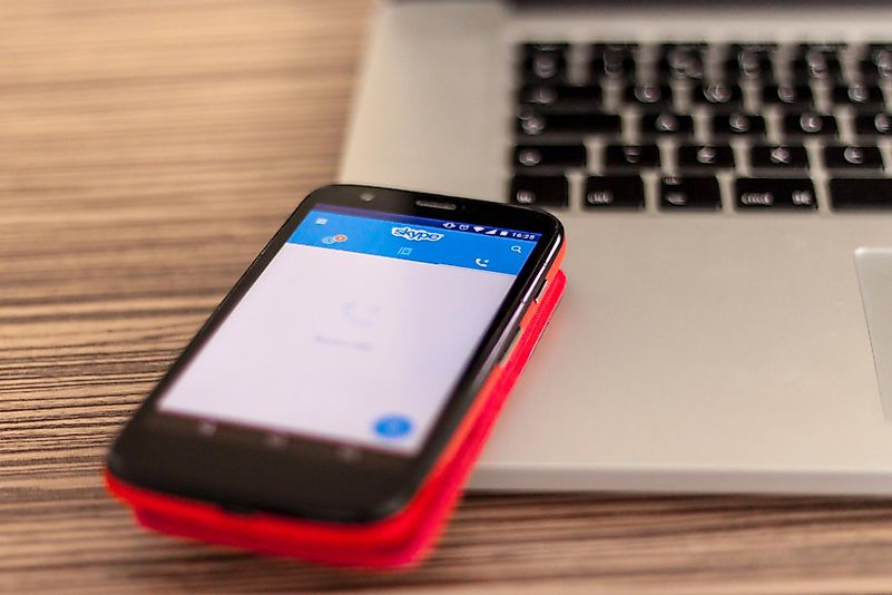 Novas tecnologias podem ser difíceis para idosos.  Foto de Tirza van Dijk no Unsplash