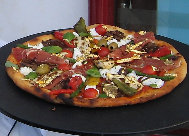 Chef Domenico Crolla invented Pizza Royale 007.